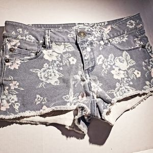Size 25I love H. Eighty One an American Brand floral daisy dukes, short …
